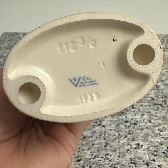 Hummel Goebel Girl “Just Resting” Porcelain Figurine Circa 1960 Vintage TMK 4 - Picture 8 of 11